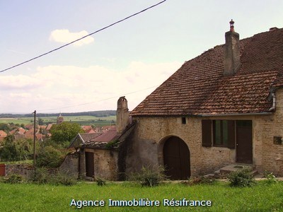 Dorpshuis met kleine tuin en uitzicht, Haute-Saone, Frankrijk
