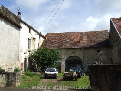 Karakteristieke dorpswoning met schuur en tuin, Haute Saône, Frankrijk