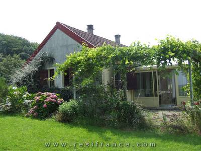 Vrijstaande woning met uitzicht en mooie tuin, Haute-Saone, Frankrijk