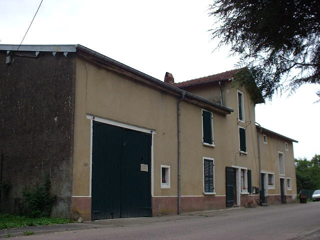 Grote boerderij met privacy aan kanaal, Haute Saône, Frankrijk