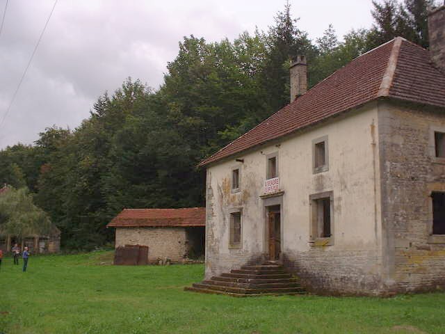 LANDHUIS AAN RIVIER IN BOS, Haute Saône, Frankrijk