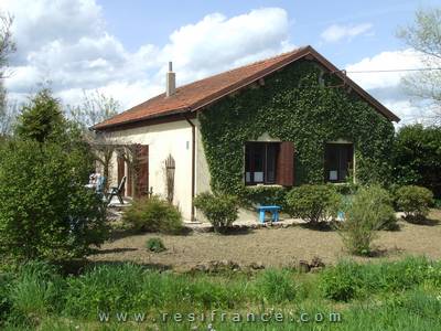 Mooie vrijstaande dorpswoning met tuin en uitzicht, Haute-Marne, Frankrijk