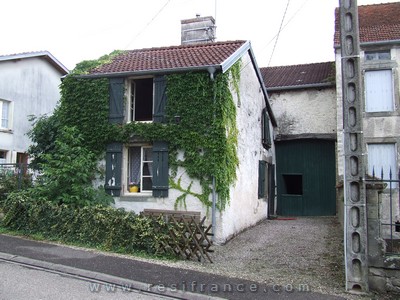 Mooi gelegen dorpswoning met tuin, schuur en uitzicht, Haute-Marne, Frankrijk