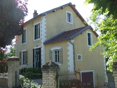 Mooi vrijstaand Maison de Caractère met tuin aan riviertje, Haute-Marne, Frankrijk