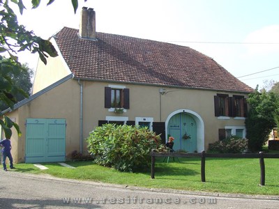 Vrijstaande boerderij aan rand dorp, Haute-Marne, Frankrijk