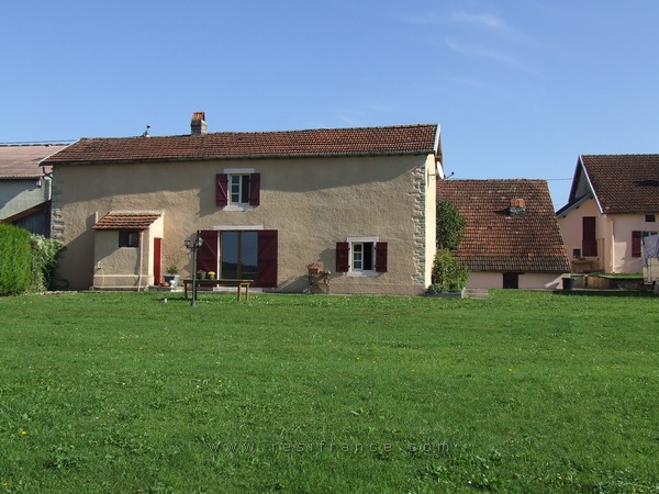 Charmante dorpswoning met uitzicht en nog 2 huisjes, Haute-Saone, Frankrijk