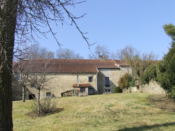 Te renoveren dorpsboerderij met tuin en schitterend uitzicht, Haute-Marne, Frankrijk
