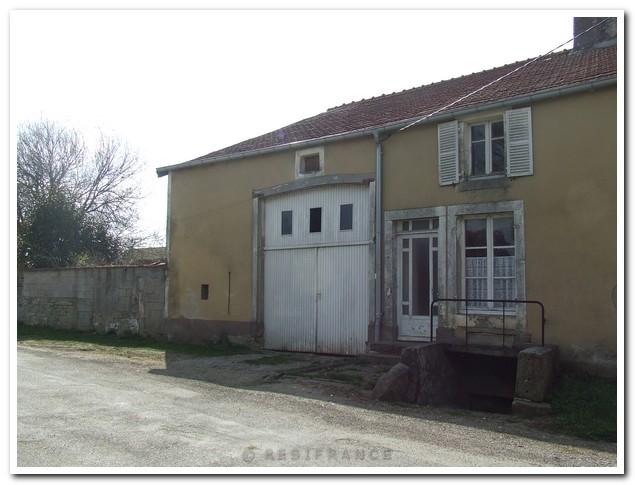 Te renoveren dorpsboerderij met mooie tuin, Haute-Marne, Frankrijk