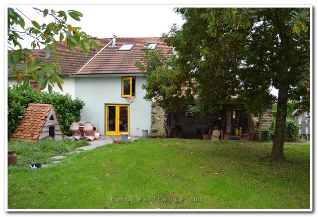 Mooie dorpswoning met leuk tuinhuis, Haute-Marne, Frankrijk