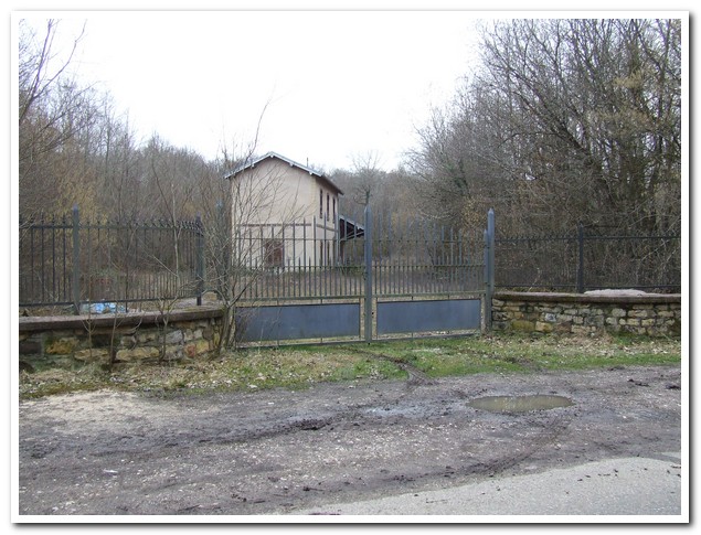 Oud stationsgebouw midden in het bos met waterput!, Haute-Saone, Frankrijk