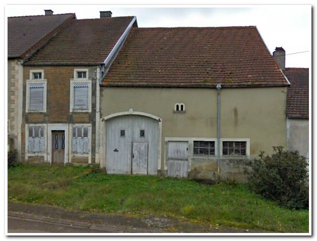 Dorpsboerderij met grote tuin aan beekje, Haute-Marne, Frankrijk