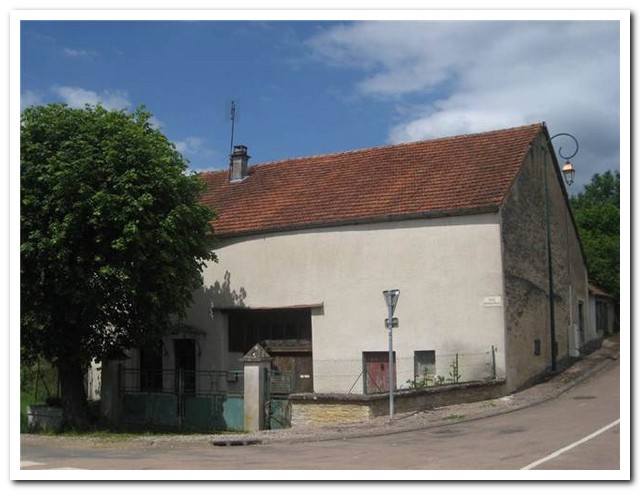 Charmant dorpswoning gelegen aan mooie beek, Haute-Marne, Frankrijk