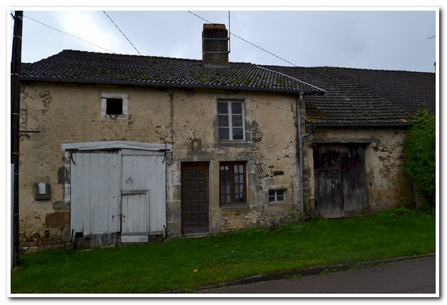 Te renoveren dorpswoning met grote tuin en schitterend uitzicht, Haute-Marne, Frankrijk