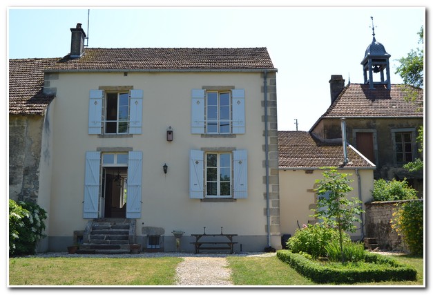 Voormalige pastorie woning met ruime tuin en mooi uitzicht, Haute-Marne, Frankrijk