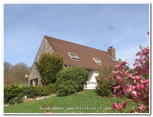 Vrij gelegen villa met 1,9Ha terrein op droomlocatie, Haute-Marne, Frankrijk