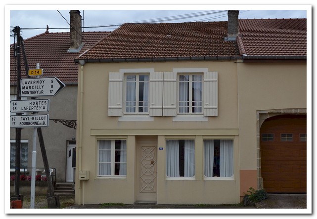 Ruime dorpswoning met kleine tuin in rustig dorp., Haute-Marne, Frankrijk