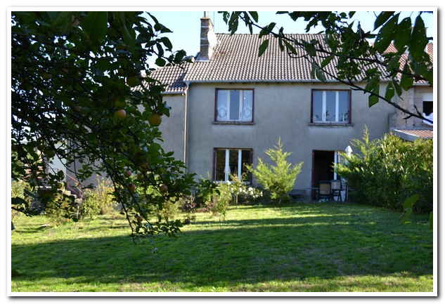 Ruime dorpswoning met mooie tuin en uitzicht, Haute-Marne, Frankrijk