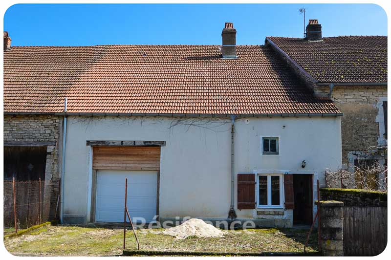 Rustig gelegen dorpswoning met diepe tuin en uitzicht, Haute-Marne, Frankrijk