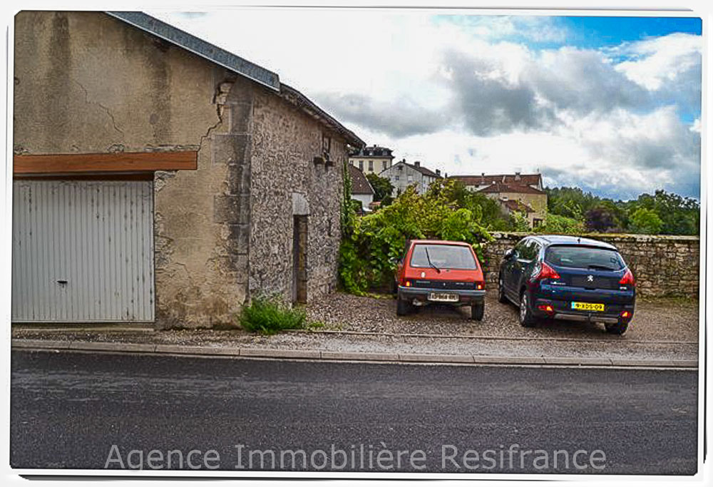 Schuur / garage met parkeerplaats en tuin, Haute-Marne, Frankrijk