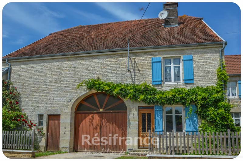 Mooi dorpshuis met prachtige tuin, Haute-Saone, Frankrijk