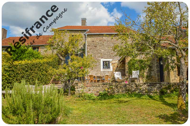  Woonboerderij met grote tuin en schitterend uitzicht, Haute-Marne, Frankrijk