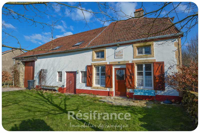 Vrijstaande woonboerderij met met mooie voor- en achtertuin, Haute-Marne, Frankrijk