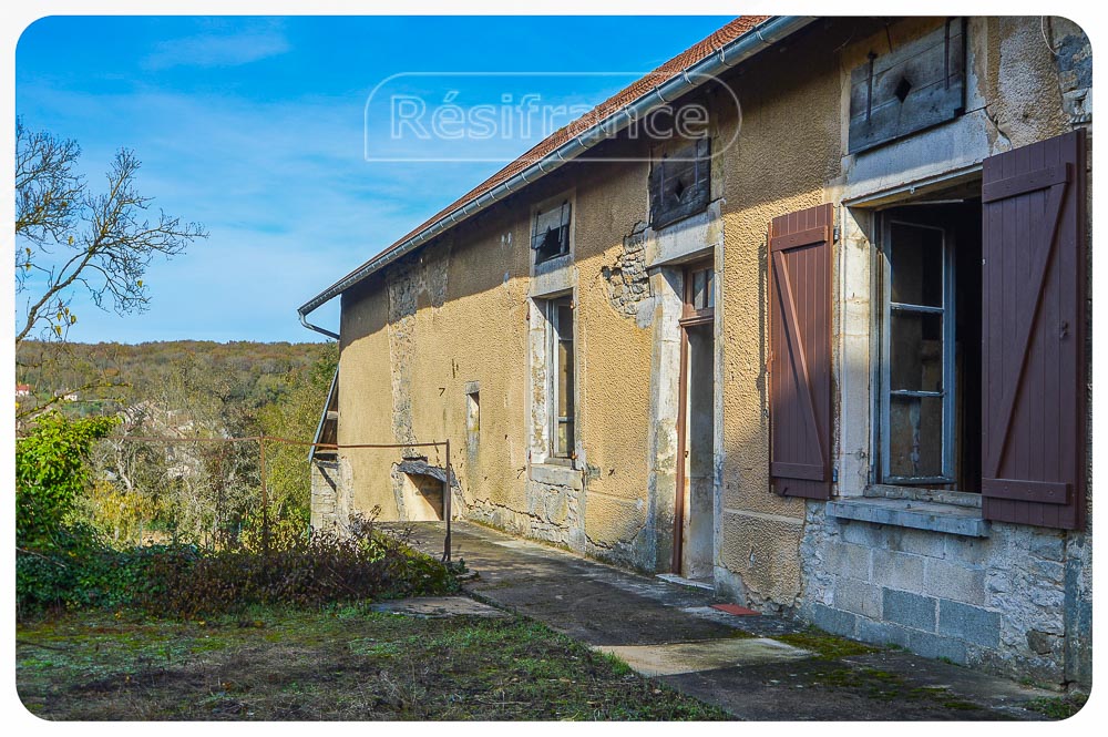 Grote vrijstaande dorpsboerderij met terrein en mooi uitzicht, Haute-Marne, Frankrijk