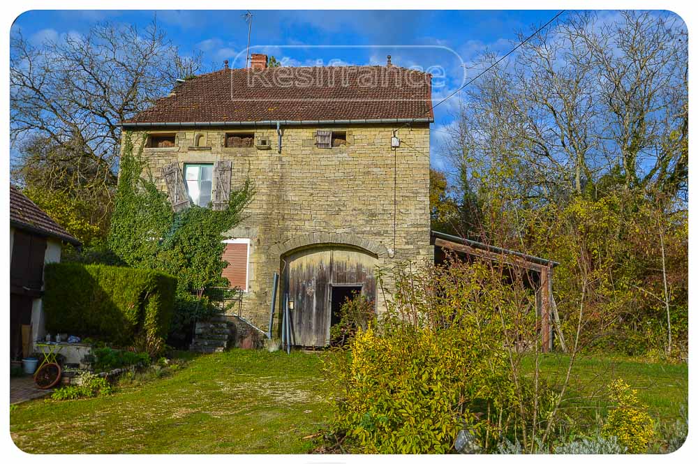 Vrijstaande dorpswoning met mooi terrein en uitzicht, Haute-Marne, Frankrijk