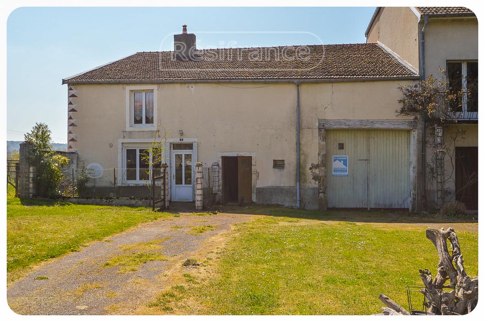 Mooi gelegen dorpsboerderij met groot terrein en uitzicht, Haute-Marne, Frankrijk