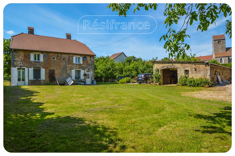 Charmante vrijstaande dorpswoning met grote tuin en uitzicht, Haute-Marne, Frankrijk