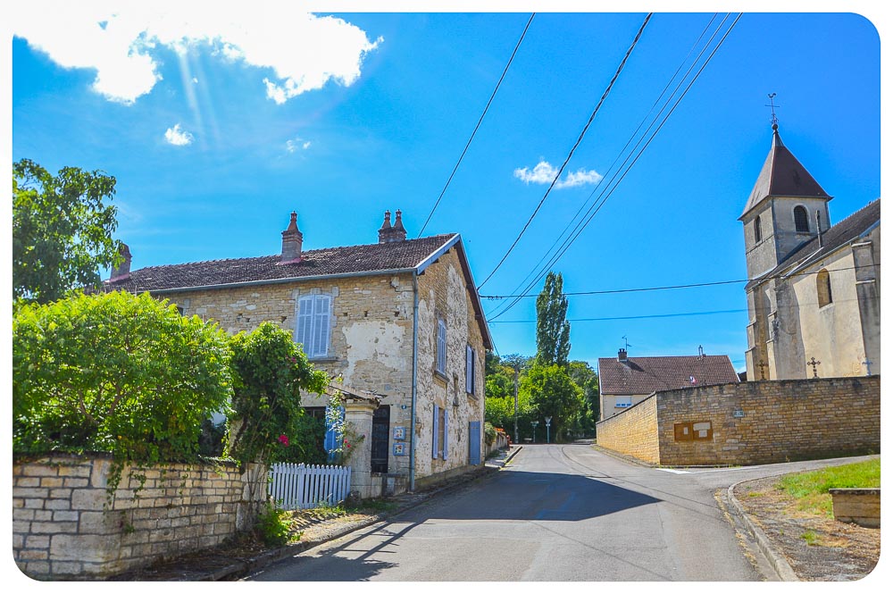 Maison de Caractère met mooie cour, grote schuur en tuin, Haute-Saone, Frankrijk