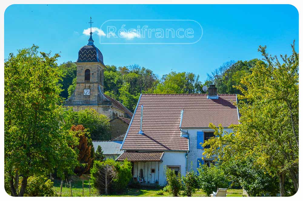 Charmante vrijstaande dorpswoning met grote tuin en mooi uitzicht, Haute-Saone, Frankrijk
