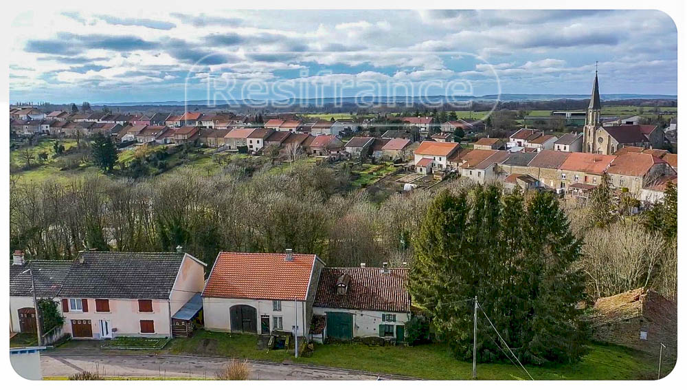 Vrijstaande dorpswoning met mooi terrein en uitzicht, Haute-Marne, Frankrijk