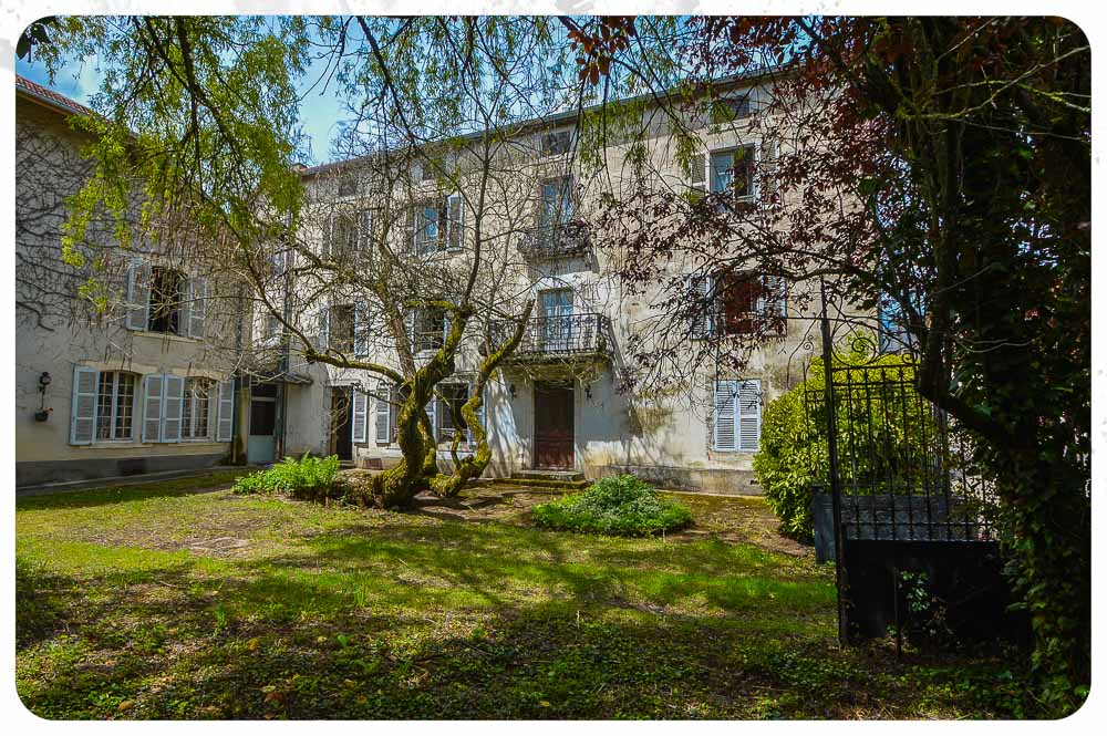 Te renoveren Maison de Caractère met veel bijgebouwen mooi terrein, Haute-Saone, Frankrijk