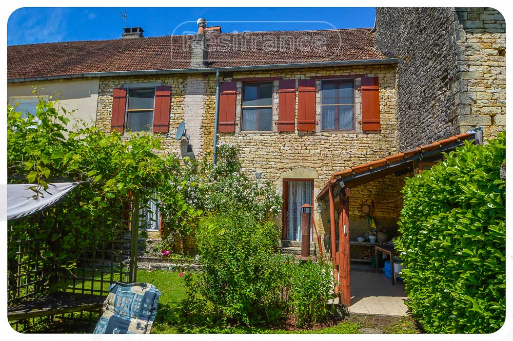Charmante dorpswoning met mooie tuin en uitzicht, Haute-Saone, Frankrijk
