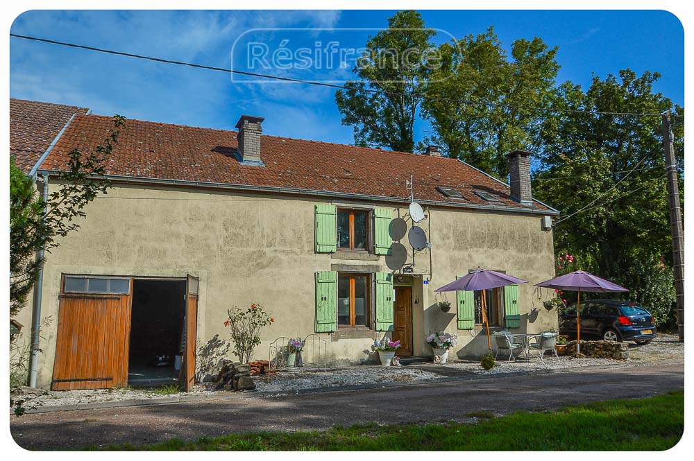 Rustig gelegen dorpswoning met grote tuin en uitzicht, Haute-Marne, Frankrijk