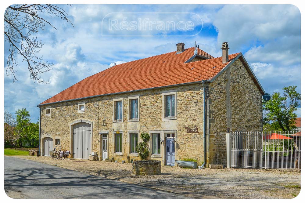 Karakteristieke dorpsboerderij met ruime tuin, Haute-Marne, Frankrijk