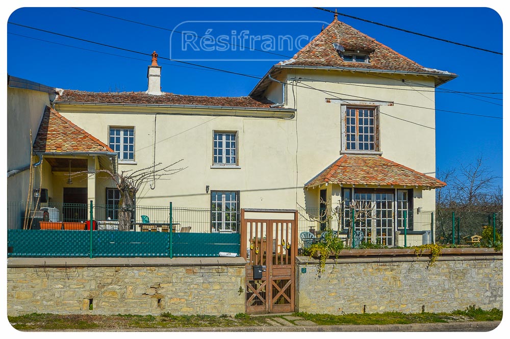 Charmante dorpswoning met mooi terras, tuin en terrein, Haute-Marne, Frankrijk