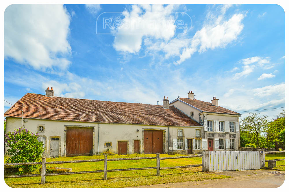 Maison de caractère met tuin, prachtig uitzicht en groot perceel, Haute-Marne, Frankrijk