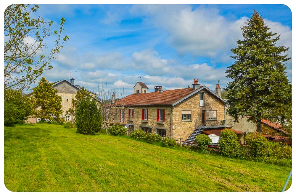 Grote dorpswoning met mooie tuin en uitzicht, Vosges, Frankrijk