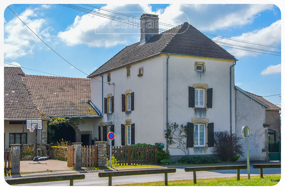 Charmante dorpswoning met mooie tuin en kleine boomgaard, Haute-Saone, Frankrijk