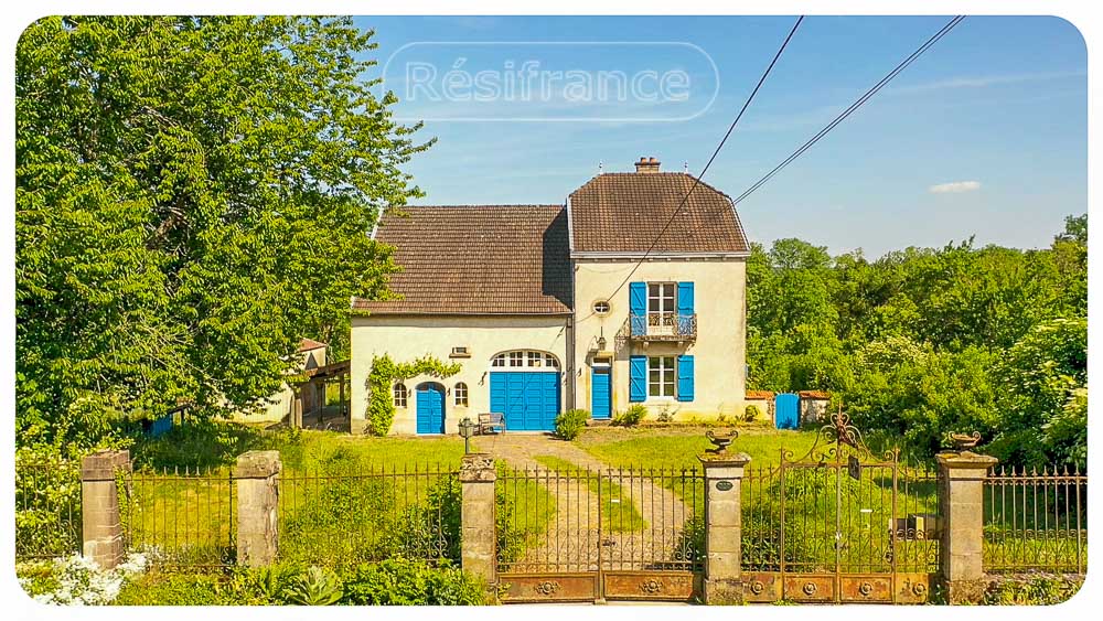 Maison de Caractère met mooi uitzicht en groot terrein met beekje, Haute-Marne, Frankrijk