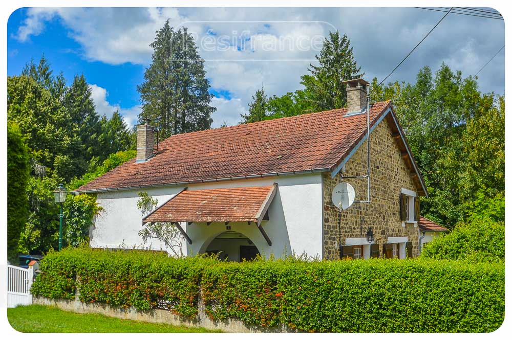Charmante maison de village avec très joli jardin bordé par cours d eau, Haute-Marne, Frankrijk