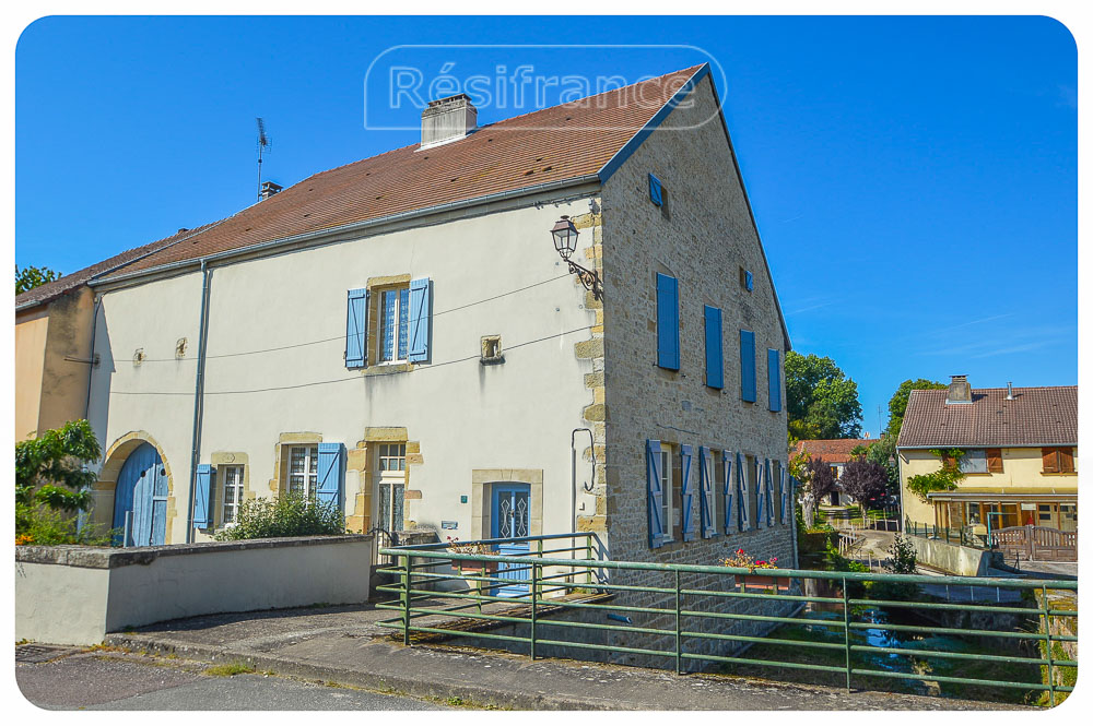 Charmant maison de caractère met mooie tuin gelegen aan beek, Haute-Marne, Frankrijk