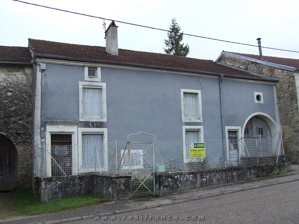 Dorpswoning met bijgebouw en mooi terrein, Haute-Marne, Frankrijk