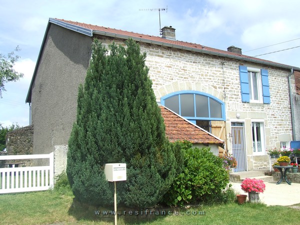 Gerenoveerde dorpswoning met leuke tuin, Haute-Marne, Frankrijk