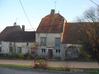 Te renoveren boerderij met diepe tuin en uitzicht, Haute Marne, Frankrijk